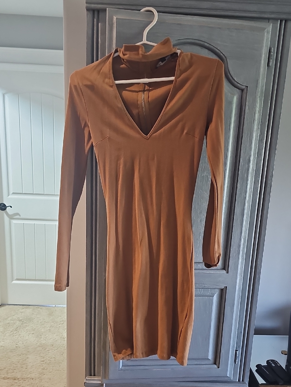 Small Revamped Long-Sleeve V-Neck Bodycon Dress in Brown